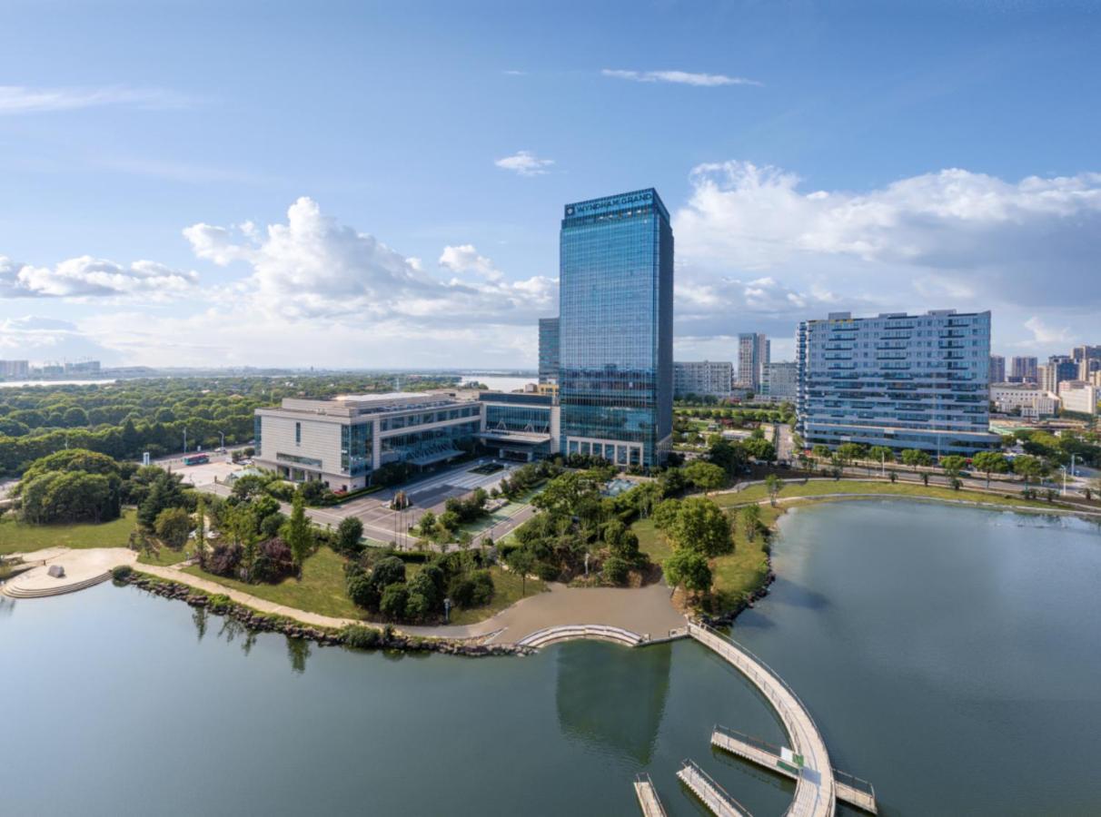 Отель Wyndham Grand Suzhou Fenhu Xinta Экстерьер фото