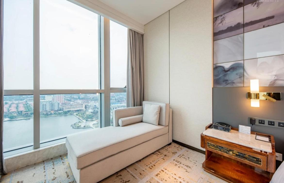 Отель Wyndham Grand Suzhou Fenhu Xinta Экстерьер фото