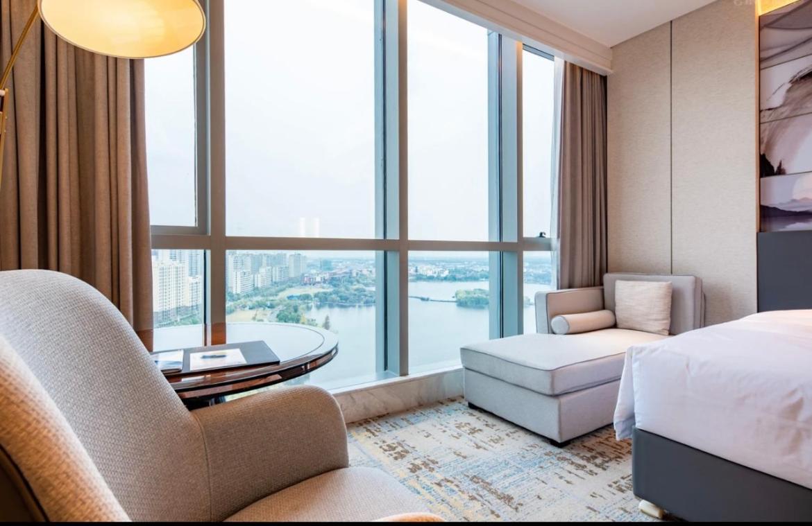 Отель Wyndham Grand Suzhou Fenhu Xinta Экстерьер фото
